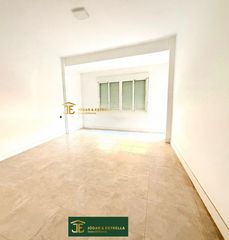 Flat in San José. Piso de 4 dormitorios reformado en zona san jose