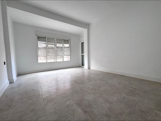 Etagenwohnung in San José. Piso de 4 dormitorios reformado en zona san jose