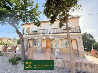 Chalet in Campillo. Casa de dos plantas con naves en carretera de aguilas.