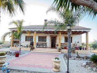 Casa in Aguaderas. Chalet seminuevo en aguaderas.