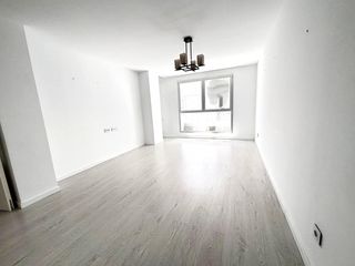 Flat in San Mateo. Estupendo piso de 4 dormitorios en el centro