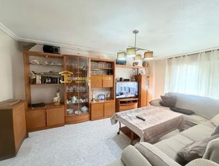 Flat in Sutullena. Alameda de cervantes piso con cuatro dormitorios, trastero y gar