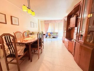 Piso en Sutullena. Amplio piso de 4 dormitorios en alameda cervantes