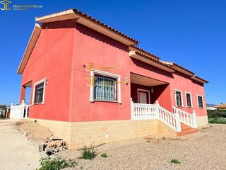 Chalet à Cazalla. Estupendo chalet en la zona de cazalla. para entrar a vivir.