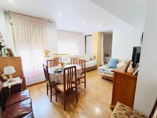 Pis a Santiago. Piso 3 dormitorios en residencial av. juan carlos i con garaje