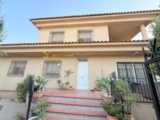 Xalet a Sutullena. Chalet en las alameda con parcela de 683m2