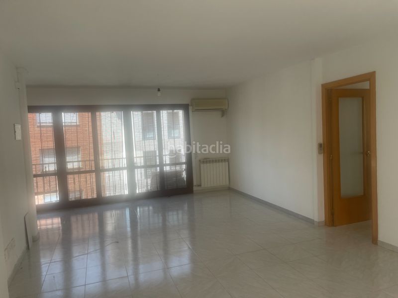 Foto 492b476e-3642-4f86-8837-4cb95a559a41. Rent flat with heating parking in Centre Vic
