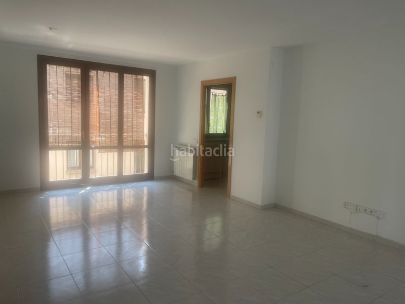 Foto 6043ee2f-74a8-475d-8081-1a7cb6a20a13. Rent flat with heating parking in Centre Vic