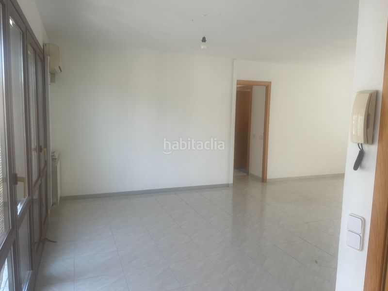 Foto 7c1420fe-2bd7-4429-a4f5-2ff1264bc8b0. Rent flat with heating parking in Centre Vic