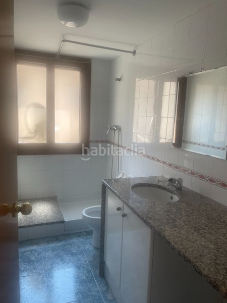 Foto 7f227248-d0ce-4398-9a64-45b6ddf816c0. Rent flat with heating parking in Centre Vic