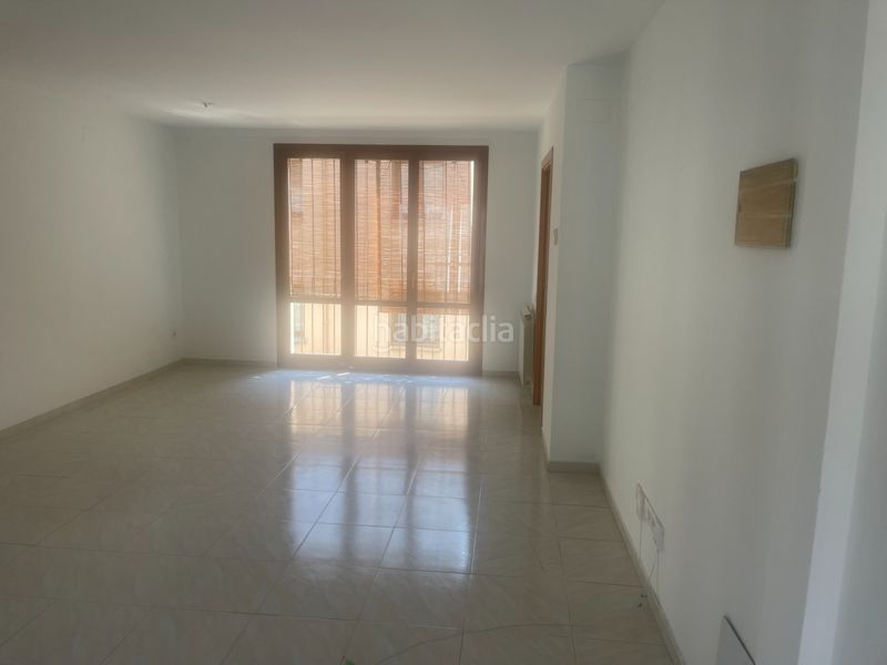 Foto a7138f30-7b73-40fb-bb5d-244aaae988c1. Rent flat with heating parking in Centre Vic