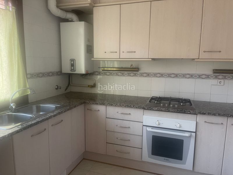 Foto aa4e5a2c-59f3-4357-b3ed-f6abdf4098f6. Rent flat with heating parking in Centre Vic