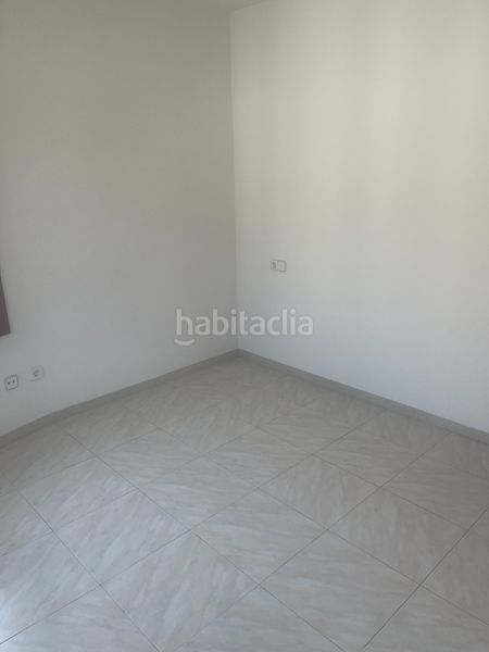 Foto f2cb9b42-8dd1-4215-8dc5-67356a8d8748. Rent flat with heating parking in Centre Vic