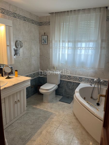 Foto c52e6299-8d33-436e-a0fd-27b88b198aed. Xalet amb xemeneia calefacció aparcament piscina a Valdemorillo