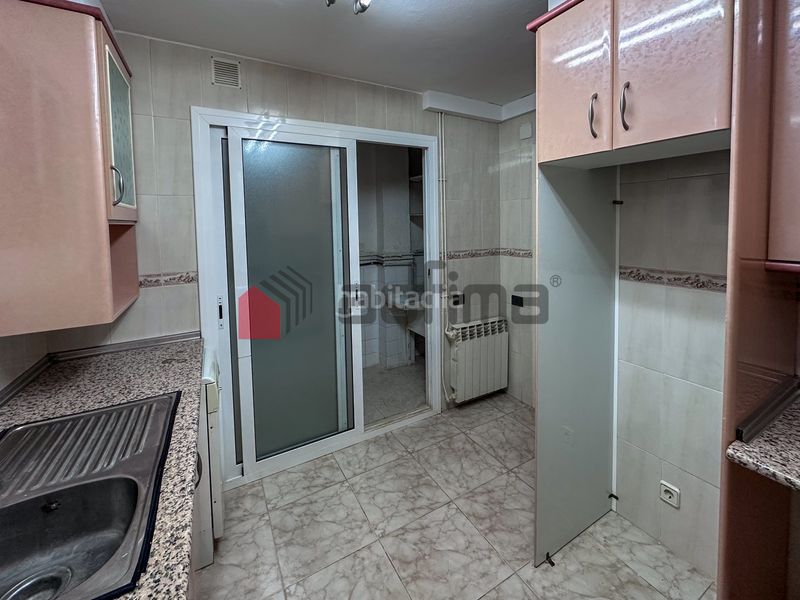 Foto 1c467788-ac00-4c37-ae7b-da5d4dbbc1de. Pis a carrer de la vallvera 6 a Valls