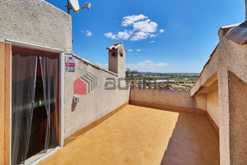 Foto e265aceb-9e29-4f5d-ad80-a49d62d91ea4. Casa adossada a carrer comunidó 11 a Altafulla