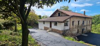 Masia a De bentatxiki bidea 6. Caserio con apartamento reformado en listorreta, donostia