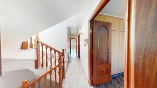 Casa adossada  Carrer de la circumval lació baixa. Gran casa familiar a cerdanyola del vallès