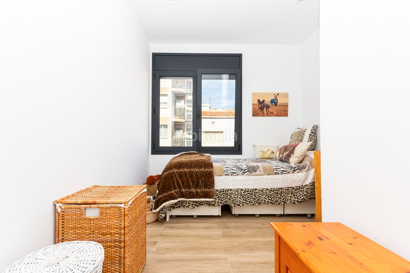 Foto b3026ea9-a0ff-4ebf-a444-cf5a019b6912. Casa adossada amb calefacció aparcament a Sant Pere Nord Terrassa
