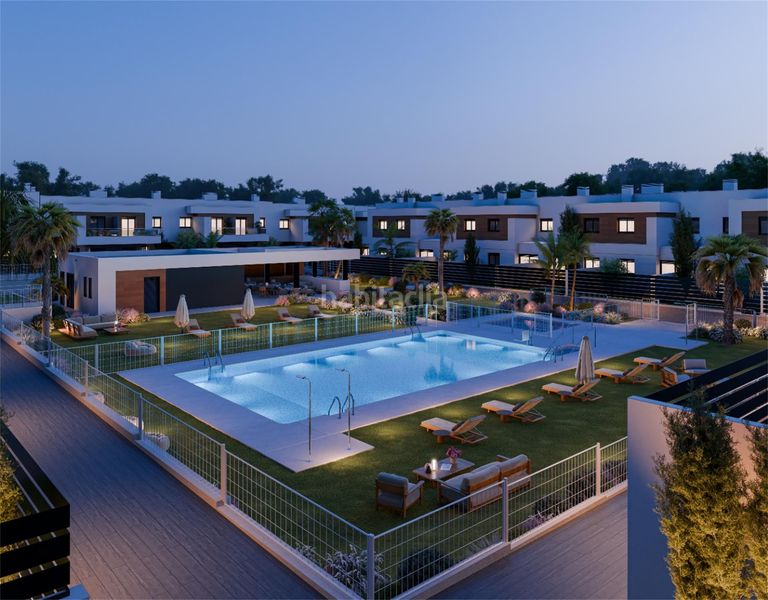 Foto ccb1b2f9-c256-4a0c-bf81-9941e600589b. Casa 124m<sup>2</sup> amb aparcament piscina a Entrenúcleos Dos Hermanas