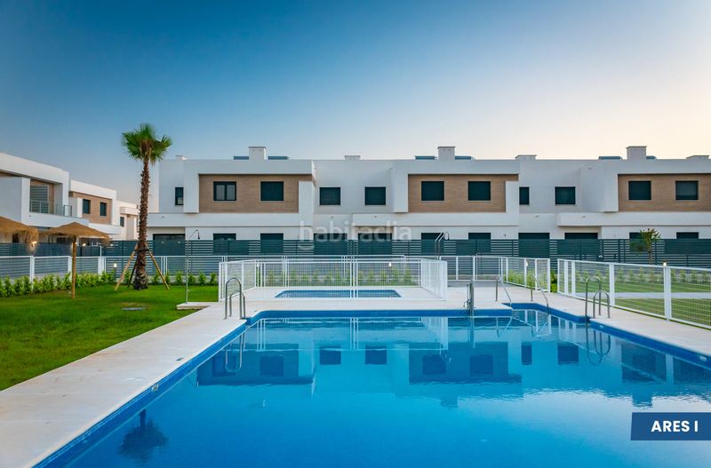 Foto 239658a6-d910-40d3-9d7a-82961da491a1. Casa 143m<sup>2</sup> amb piscina a Entrenúcleos Dos Hermanas