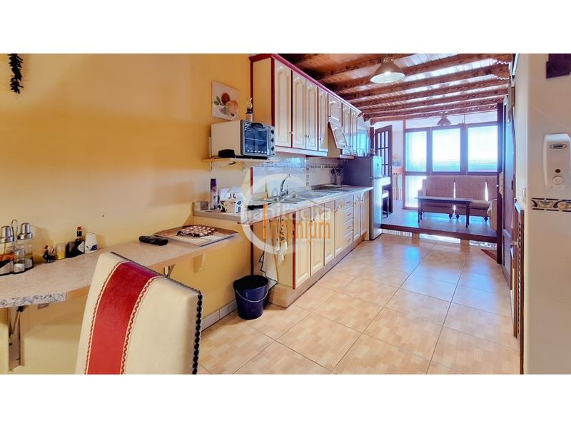 Foto 6ee127b0-2af8-4fa5-9d67-dcca9cd2d2b5. Semi detached house with parking in La Perdoma - San Antonio - Benijos Orotava (La)