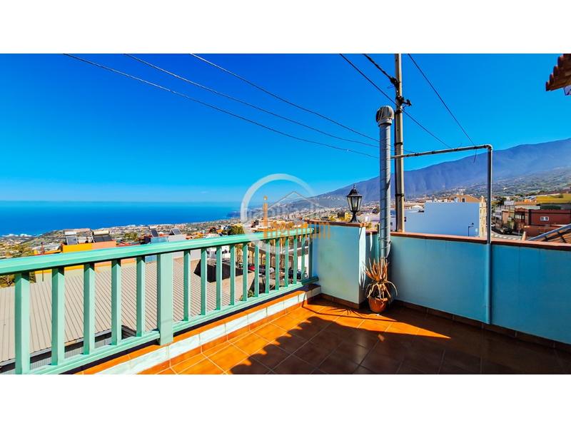 Foto a4c37d94-055c-4e0a-9552-bb99cdd29d82. Semi detached house with parking in La Perdoma - San Antonio - Benijos Orotava (La)