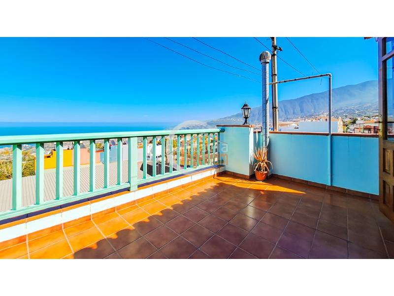 Foto b66162af-5899-4f35-a008-3d638cd39d6c. Semi detached house with parking in La Perdoma - San Antonio - Benijos Orotava (La)