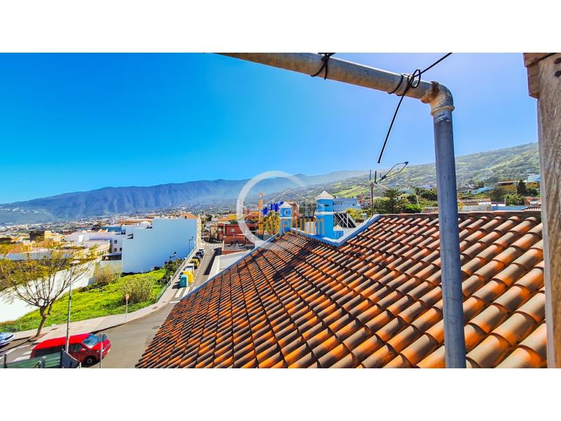 Foto f05a3e42-4e6d-4099-b0a8-3088b3d076fd. Semi detached house with parking in La Perdoma - San Antonio - Benijos Orotava (La)