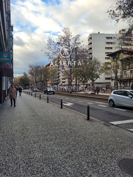 Foto 098d86f4-7c85-4ee2-8b73-60efcd3c1395. Aparcament cotxe a Paseo Sagasta Zaragoza