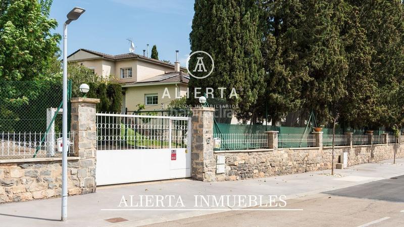 Foto 8b25fcb2-2d15-4a4d-931d-df5c6cff5078. Chalet mit heizung parking pool in Venta del Olivar Zaragoza