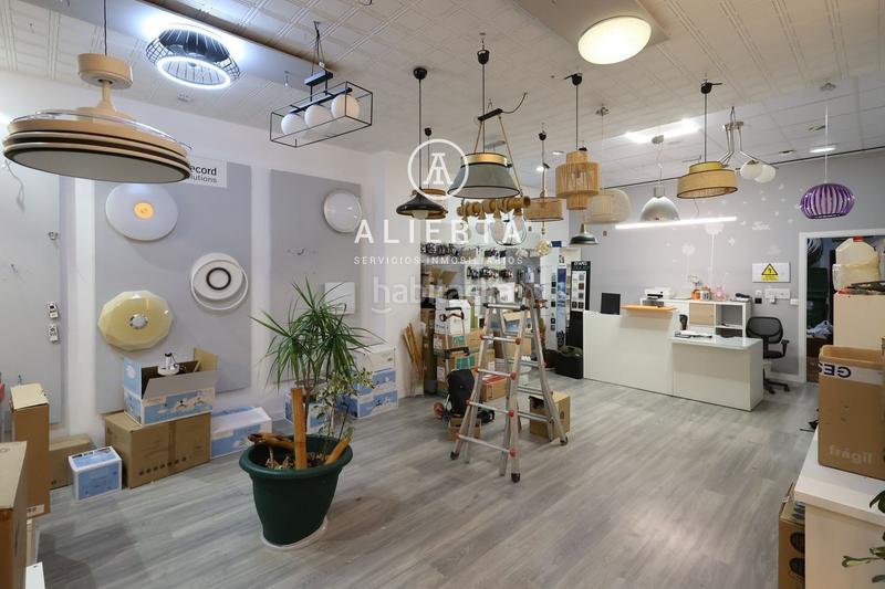 Foto d5ec24d7-d4df-4a54-b266-554abae9b374. Alquiler local comercial local calle miguel servet i en Zaragoza