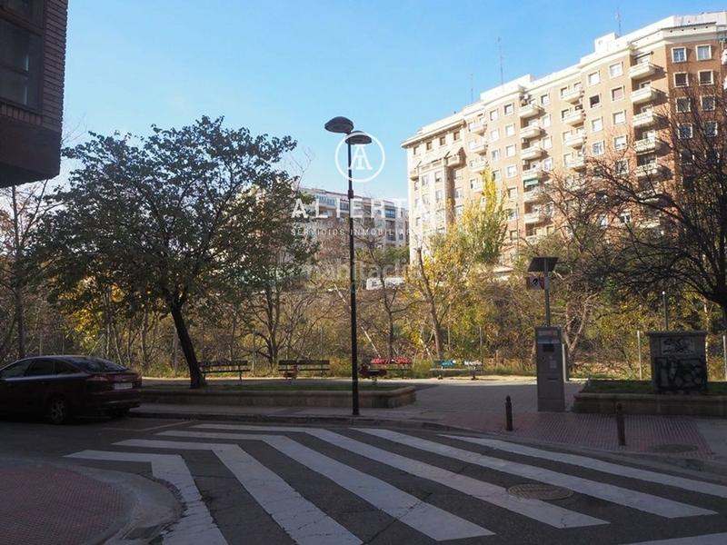 Foto fe77b47b-7dce-4570-a398-aab06c805e87. Alquiler local comercial local calle de miguel de cervantes en Zaragoza