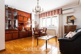 Appartement à Ciudad Jardín - Parque Roma. Apartamento con garaje zona portillo. interesante inversores. al