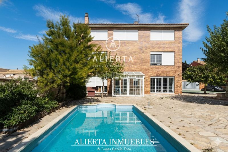 Foto 7f0a501b-b95f-407c-990f-664476bc19ec. Lloguer casa amb calefacció piscina a San Juan de Mozarrifar Zaragoza