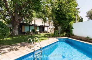 Casa en La Almozara. Excepcional vivienda unifamiliar en urb. torres de san lamberto