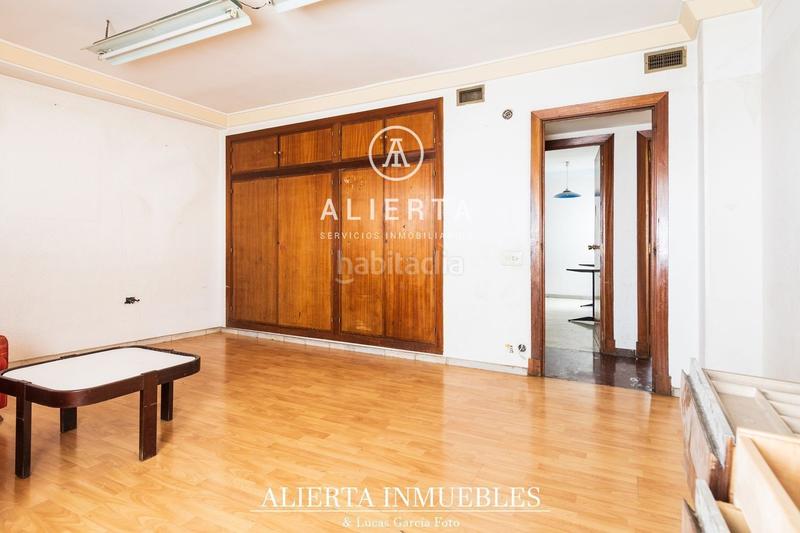 Foto e8a2cbe3-9be3-41f0-98d5-d0e37813ae4b. Pis amb calefacció aparcament a Paseo Sagasta Zaragoza