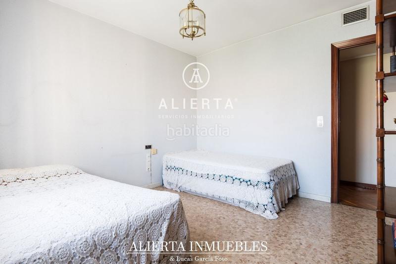 Foto e957beea-5800-42e4-87d3-2d187eef066e. Pis amb calefacció aparcament a Paseo Independencia Zaragoza