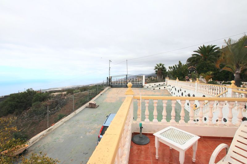 Foto bbfea4c9-5920-4e68-bd1a-065ce4c68e55. Xalet amb xemeneia calefacció aparcament piscina a Guía de Isora