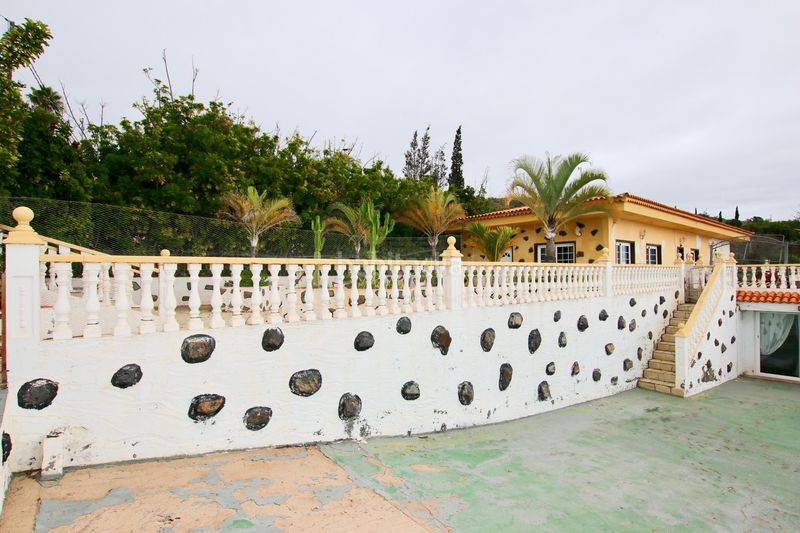 Foto cf98bdf7-ff04-4f47-9e1a-1c76502faad2. Xalet amb xemeneia calefacció aparcament piscina a Guía de Isora