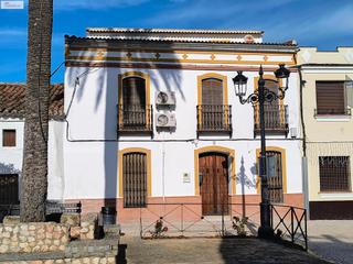 Maison jumelée à Almadén de la Plata. Gran casa en la plaza del pueblo