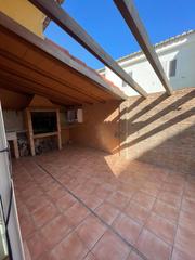 Casa aparellada a El Perellonet. Pareado con parcela y piscina en urbanización del perellonetvivi