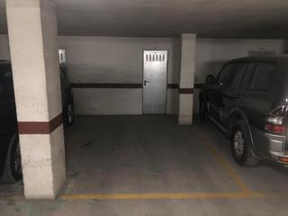 Aparcament cotxe a Albal. Garaje y trastero en albal zona san carlos edificio oficina de c