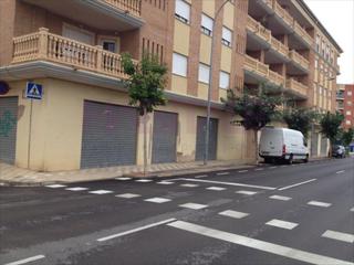Miete Geschäftsraum in Alcácer. Local comercial divisible de 800 y patio de 150 metros cuadrados
