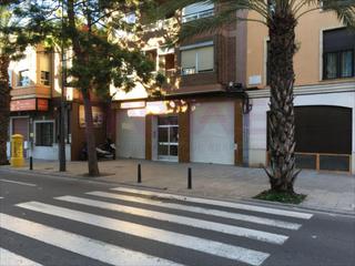 Lloguer Local Comercial a Catarroja. Local comercial muy bien ubicado, frente a mercadona, en venta o