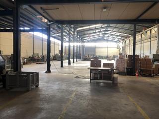 Lloguer Nau industrial a Beniparrell. Nave industrial con patio y oficinas cubierto 2200 metrosaltillo