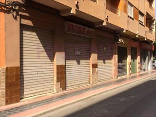 Lloguer Local Comercial a Albal. Local comercial muy céntricodos puertas de accesonecesita reform