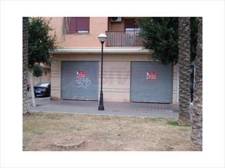 Lloguer Local Comercial a Albal. Bajo con cuatro puertas en albal. chaflán. parque san carlos. ju