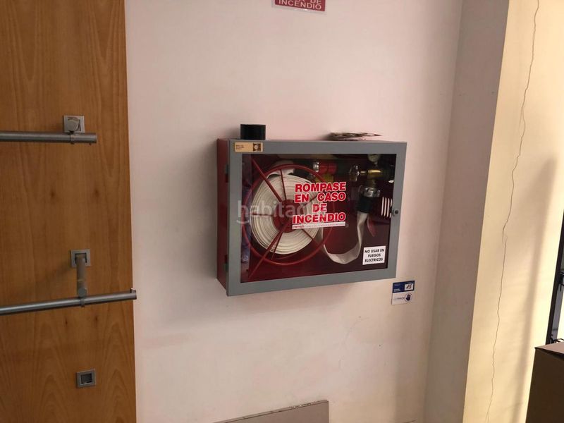 Foto 01525c78-1675-42a6-a73f-ad6e647e419e. Nau industrial a Riba - roja de Túria