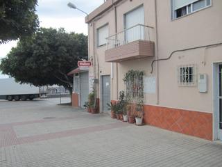Local Comercial en Calle la parra 42. Local de negocio bar-restaurante con vivienda de 3 dormitorios e